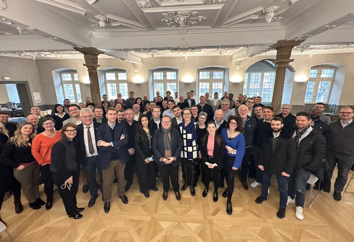 E_Bailhache's tweet photo. Ensemble pour les #Européennes2024 en Alsace ! Réunis à #Strasbourg ce matin, @Renaissance, @Horizons67 et le @ModemAlsace se lancent en campagne pour porter nos valeurs européennes face aux extrêmes et eurosceptiques. Nous sommes prêts à porter ce projet pour notre Europe ! 🇪🇺 https://t.co/toqQB3QzuX