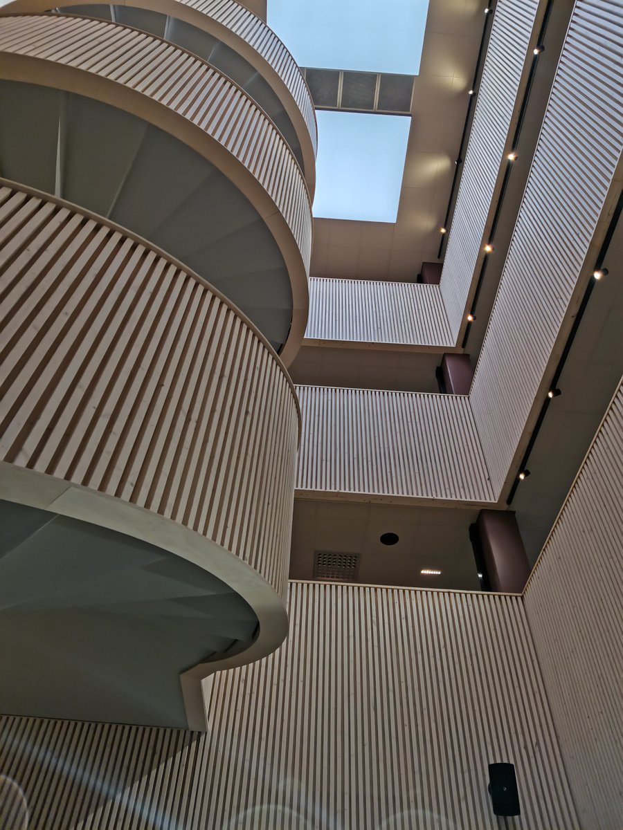 paivi_nenonen's tweet image. Navigoidaan autolla, mutta ei näy teitä 😄. Testattiin myös Kolin uuden hotellin ruokia. Kiva juttutuokio Kolin tilanteesta  hotellilla töissä olevan entisen lukiolaisen kanssa. #jäätie #Koli