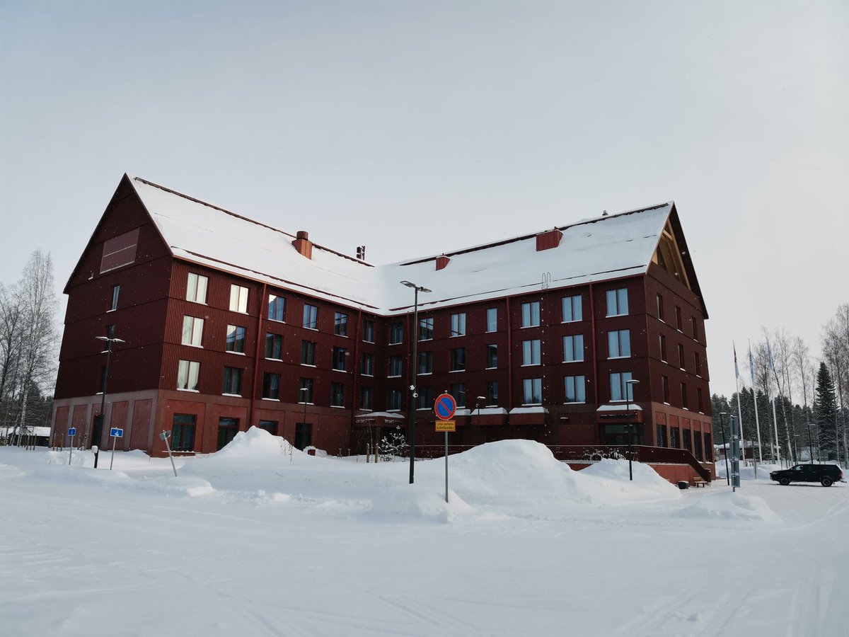 paivi_nenonen's tweet image. Navigoidaan autolla, mutta ei näy teitä 😄. Testattiin myös Kolin uuden hotellin ruokia. Kiva juttutuokio Kolin tilanteesta  hotellilla töissä olevan entisen lukiolaisen kanssa. #jäätie #Koli