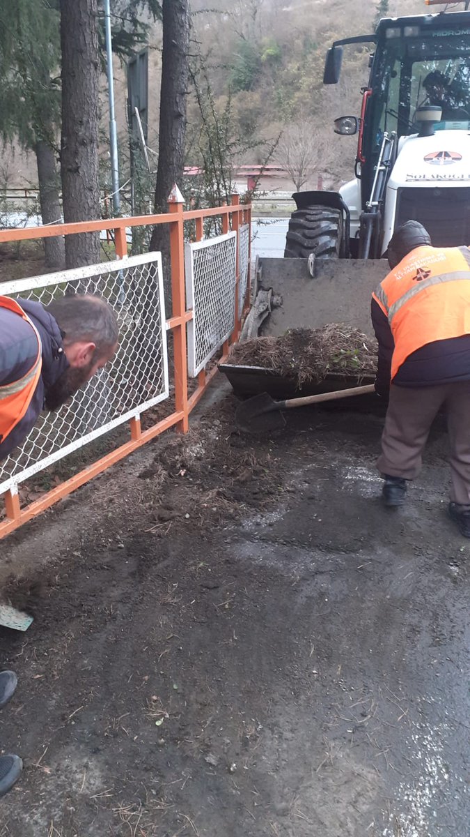 Azerbaycana slm olsun. Taşeron son bulsun syn grup başkanvekilim.Karayolları taşeron işçileri seçim öncesi laf söz değil icraat bekliyoruz.Çok uğraşmaya gerek yok zaten hazır olan taşeron yasasını onaylayıp meclisten geçireceksiniz. KGM taşeron işçileri asıl işi yapıyoruz