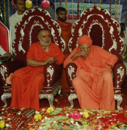 Surprisingly Lingayats from North Karnataka appear relatively content with Okkaliga turned Lingayat Seer Shivakumara Maha Swamy receiving the #BharatRatna when they have their own seers who have done so much for humanity for centuries.
3/7