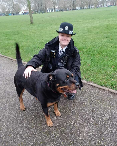 MPSNewham's tweet photo. Whilst out on patrol we met this friendly dog, Roxy 🐶🐶
#FriendlyDog
#CommunityEngagement
#PLASHETSNT https://t.co/Sx3PLQCD4K