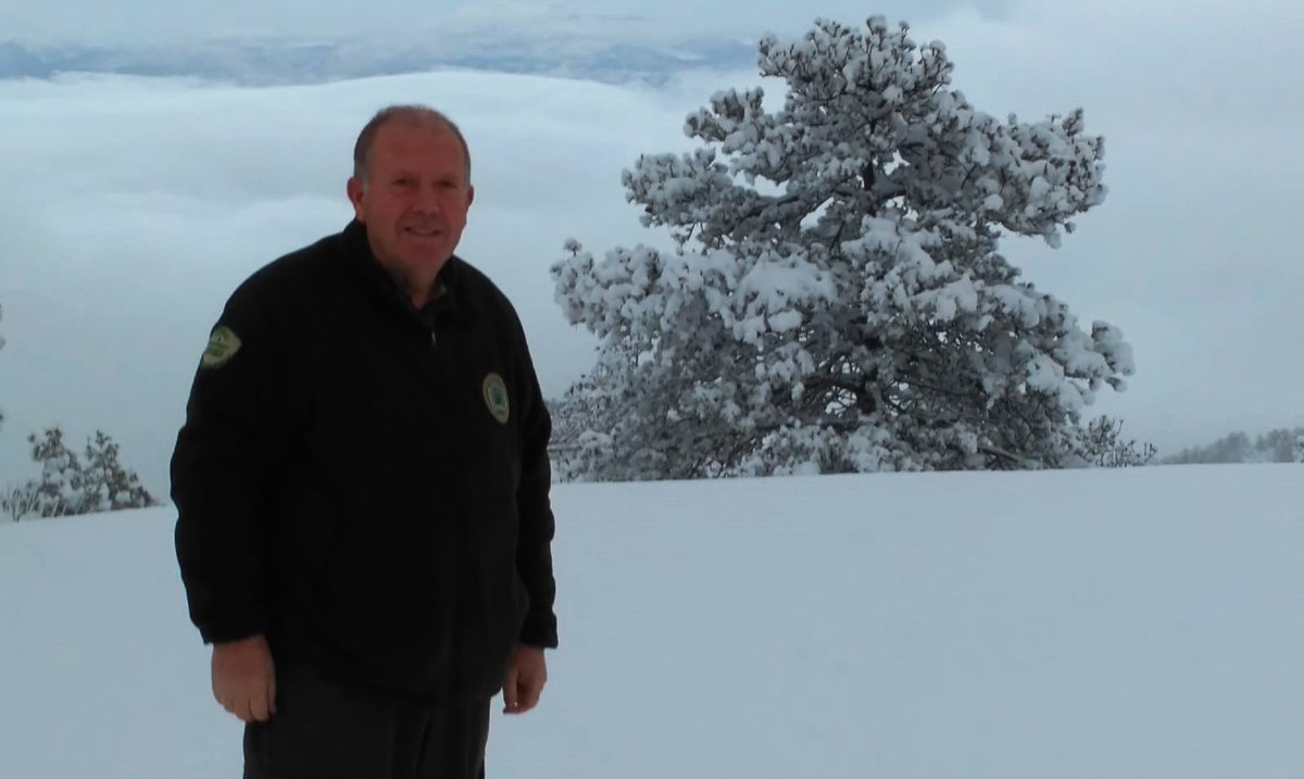 Hoy se jubila el compañero Emilio Cabrera García, Agente de Medio Ambiente muy querido por sus compañeros, ciudadanos, usuarios y técnicos del #ParqueNatural #SierradeBaza
Han sido 43 años de servicio y llegado este momento le deseamos todo lo mejor
Disfruta de este nuevo ciclo🤗