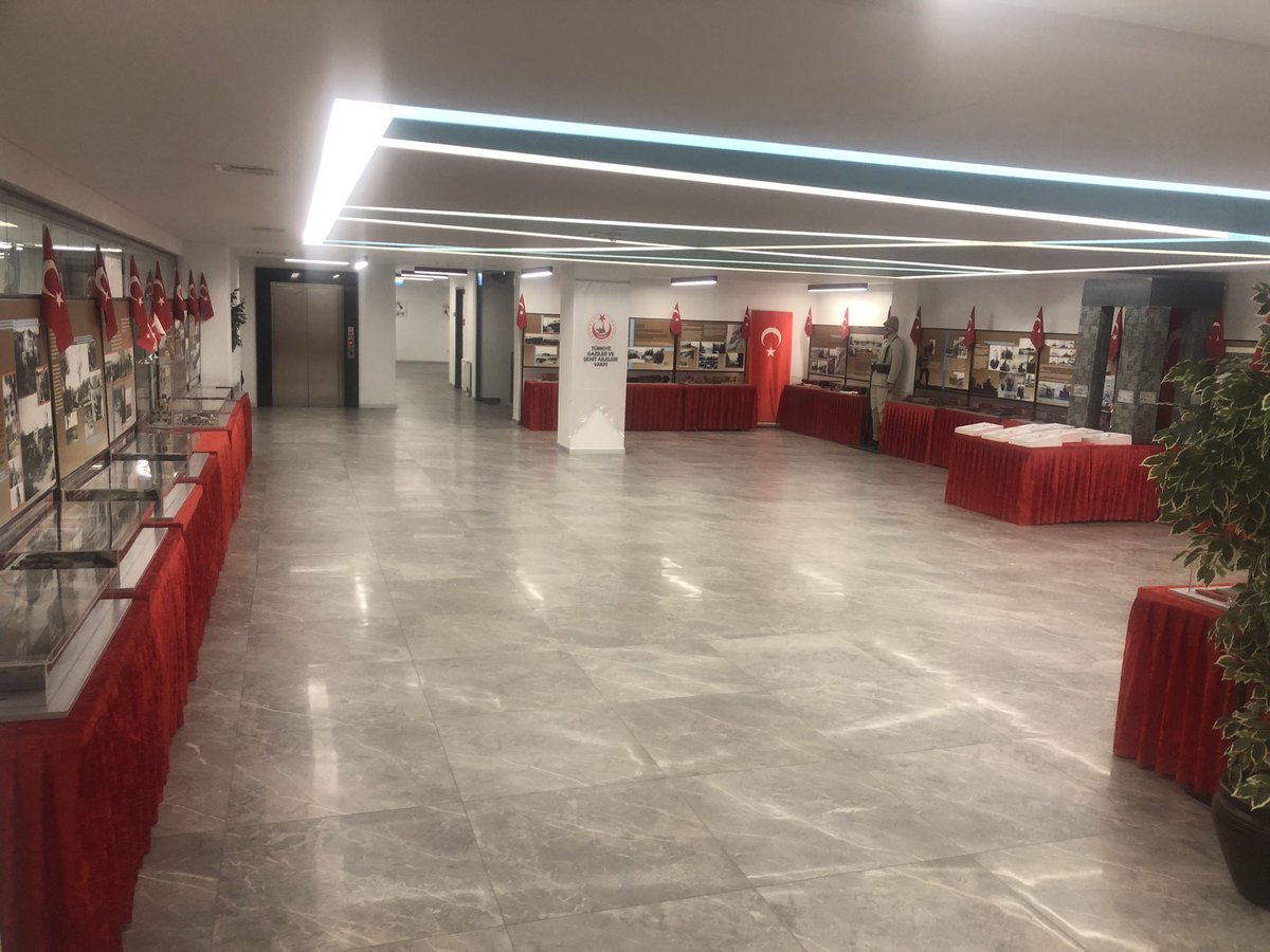 cnakkalesergisi's tweet photo. Sergimizi 12-16 Şubat 2024 tarihleri arasında @yetevorgtr @yenidoguokulu İstanbul Çekmeköy kampüsünde ziyaret edebilirsiniz. #birdestandırçanakkale #çanakkalesergisi @GazilerVakfi @Hayatiokty @PROJELERADASI @EtikTur @tcmeb @istanbulilmem @CekmekoyMEM https://t.co/k9b8NmVdbH