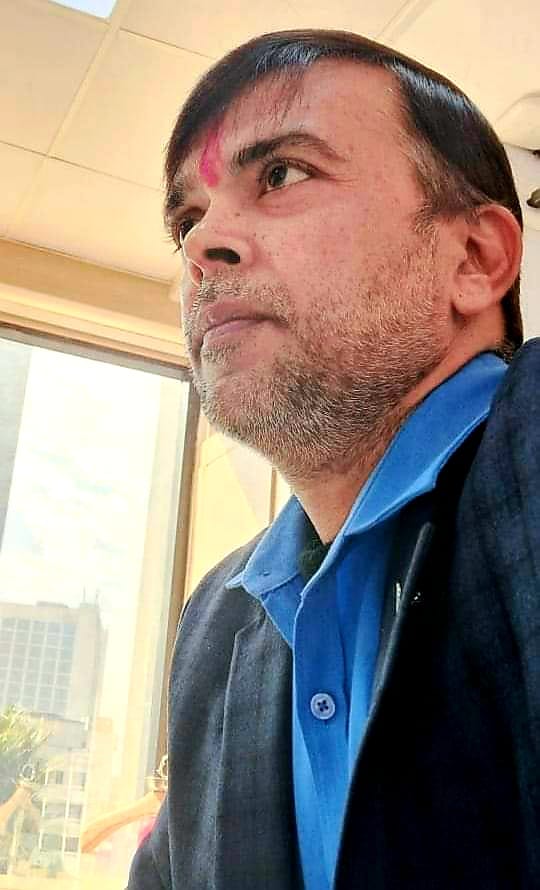 AllahabadiAkp's tweet photo. अपने दिल और आत्मा को संतुलित करते हुए, जीवन के नृत्य में सामंजस्य खोजें। शांति और गतिशीलता, एकांत और जुड़ाव के क्षणों के साथ अपनी आत्मा का पोषण करें। अस्तित्व के उतार-चढ़ाव को गले लगायें, यह जानते हुए कि इस नाजुक संतुलन के भीतर ही सच्ची शांति निहित ह��। ब्रह्मांड की अनंत संभावनाओं के प्रति खुले रहते हुए, अपने आप को वर्तमान क्षण के लिए कृतज्ञता में रखें। 
जैसे ही आप संतुलन विकसित करते हैं, आप सृजन की लय के साथ जुड़ जाते हैं और अपनी यात्रा की सुंदरता के प्रति जागृत हो जाते हैं।