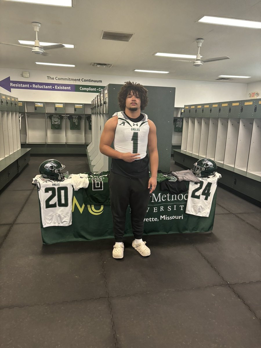 braylon_hawkins's tweet image. 🦅 Had a great time visiting my new home!
@CoachDaveBrown @coach_lakes @cmueaglesFB @wdilliii
