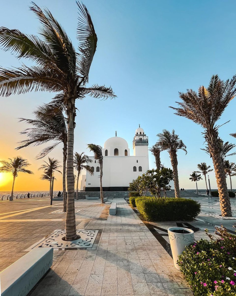 Alhamdhulillaah's tweet photo. Island Mosque, Jeddah, Saudi Arabia 🇸🇦 https://t.co/UK2IZLz0TX
