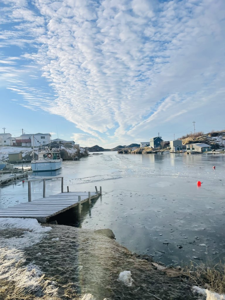 valene_roach's tweet image. A path broken through the ice as a boater takes advantage of the most beautiful morning in Burgeo 🩵 #explorenl @EddieSheerr @weathernetwork @NLtweets