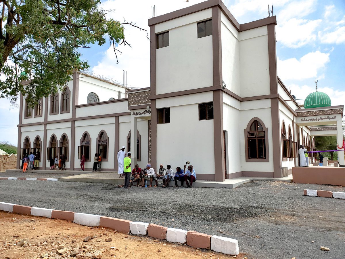 moyaleMirror's tweet photo. Garbatulla Jamia mosque, was officially opened today. Beautiful mosque MashaAllah #garbatula
Pic by @Happy_kulayo https://t.co/xtG74RSQQG