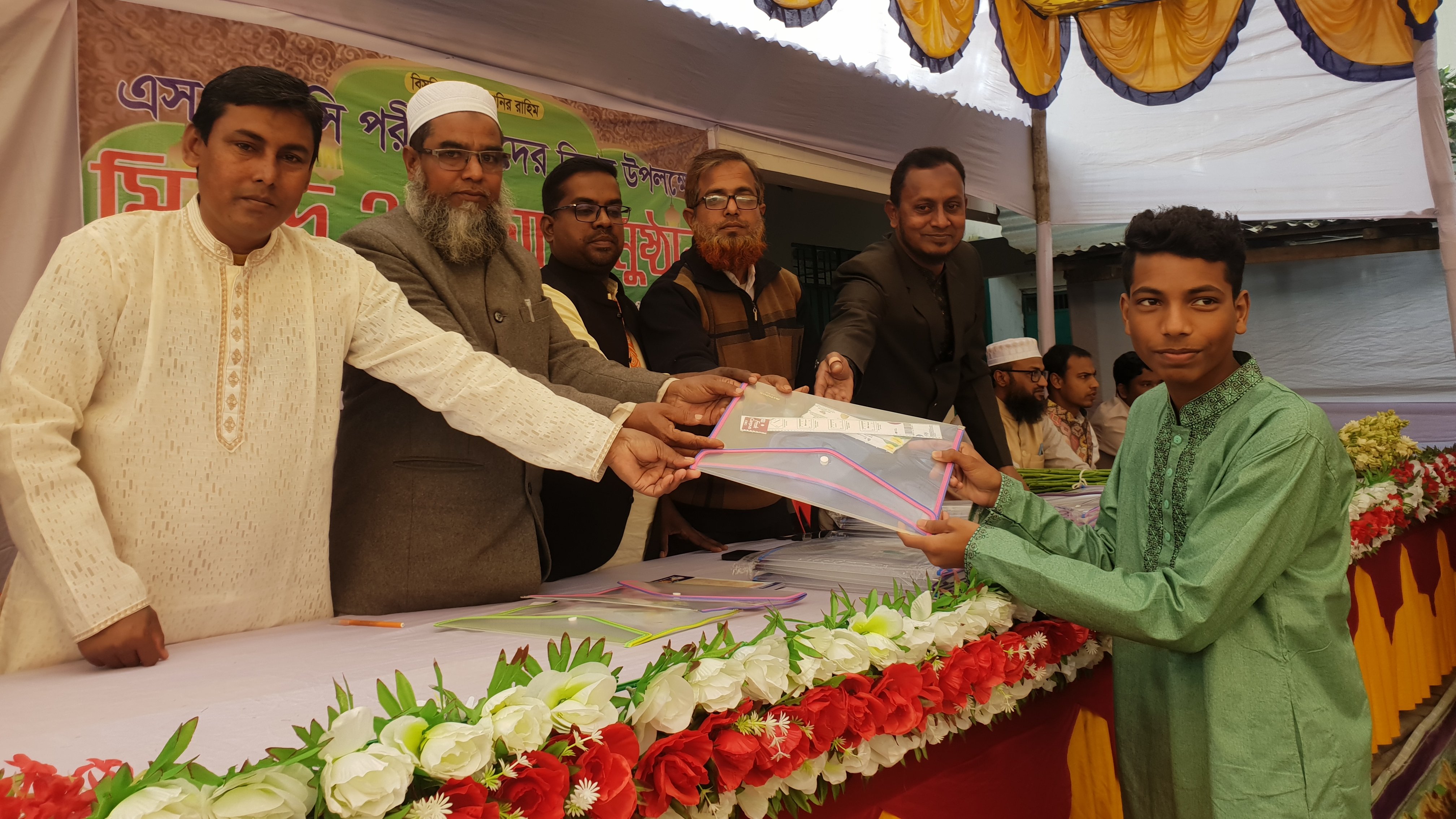 স্টুডেন্ট কেয়ার হাই স্কুল এর এসএসসি পরীক্ষার্থীদের বিদায় উপলক্ষে মিলাদ ও দোয়া অনুষ্ঠান