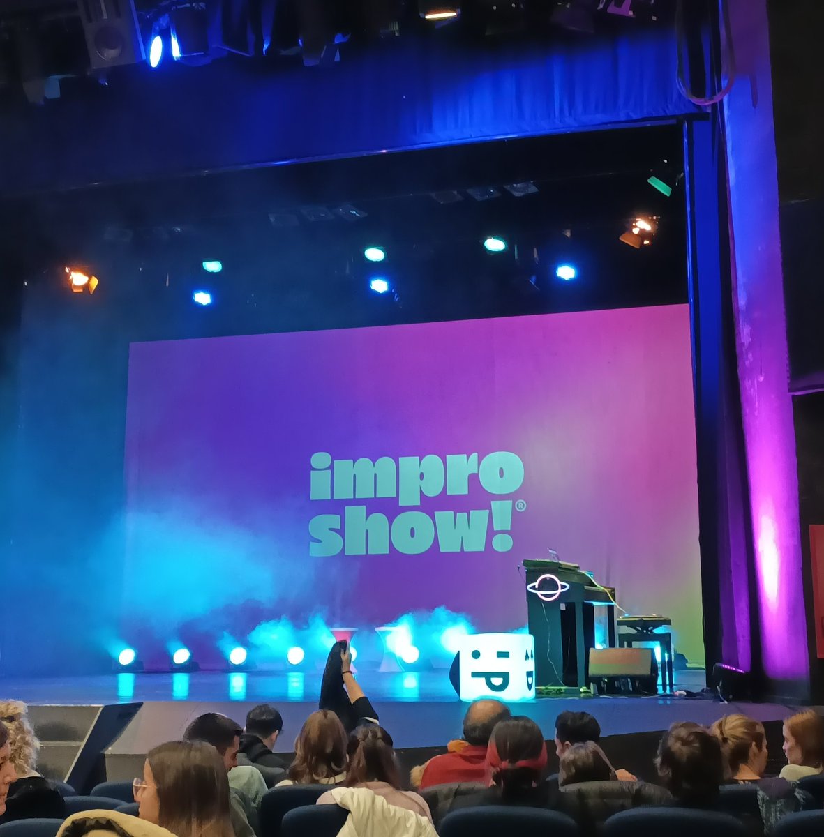 elsa_elsinky's tweet photo. Bucket list! ✅ @PLANETAIMPRO divertidísimo y genial! #improshow https://t.co/Fwjgyt2GkZ