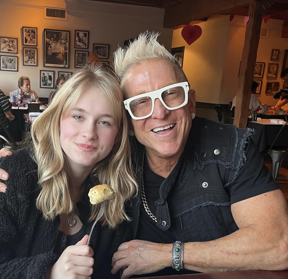Mark Schulman (@markyplanet) on Twitter photo I've been traveling so much and it's been glorious but it's more glorious to spend time with my teenage kid!
#lovinngpapa <a href="/markyplanet/">Mark Schulman</a> I've been traveling so much and it's been glorious but it's more glorious to spend time with my teenage kid!
#lovinngpapa <a href="/markyplanet/">Mark Schulman</a>