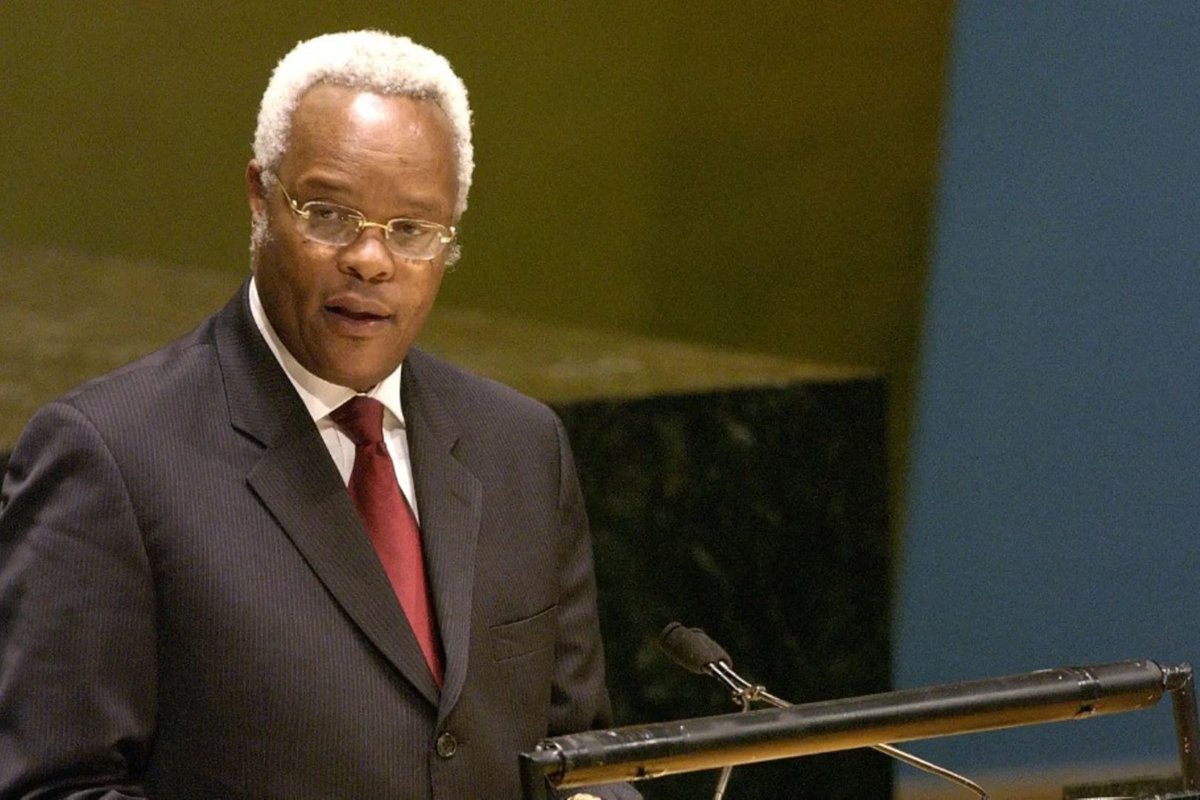 dodoma_tv's tweet photo. Dotv Updates.Waziri Mkuu Mstaafu wa Tanzania, Edward Lowassa (70) amefariki dunia leo katika Taasisi ya Moyo Jakaya Kikwete, Dar es Salaam.

Kifo cha kiongozi huyo kimetangazwa leo  na Makamu wa Rais, Dk Philip Mpango akiwa ziarani mkoani Arusha. https://t.co/tNWTe6UijY