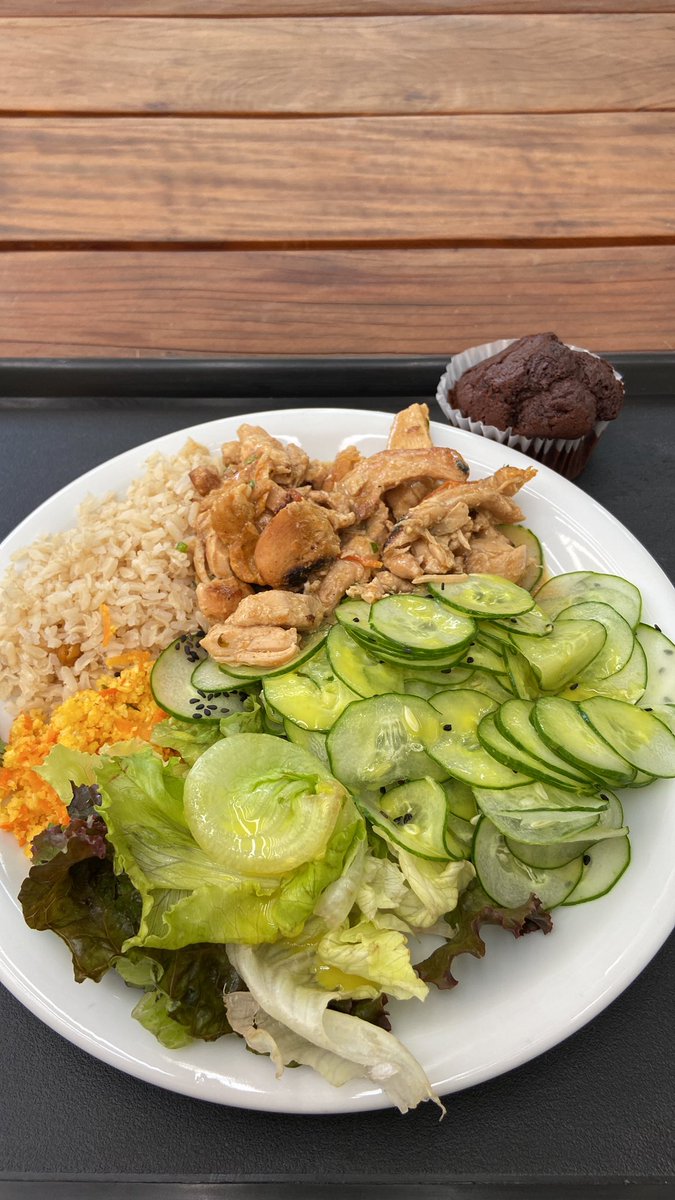 studyymoon's tweet image. simplesmente as comidas lindas que a minha faculdade da pra gente