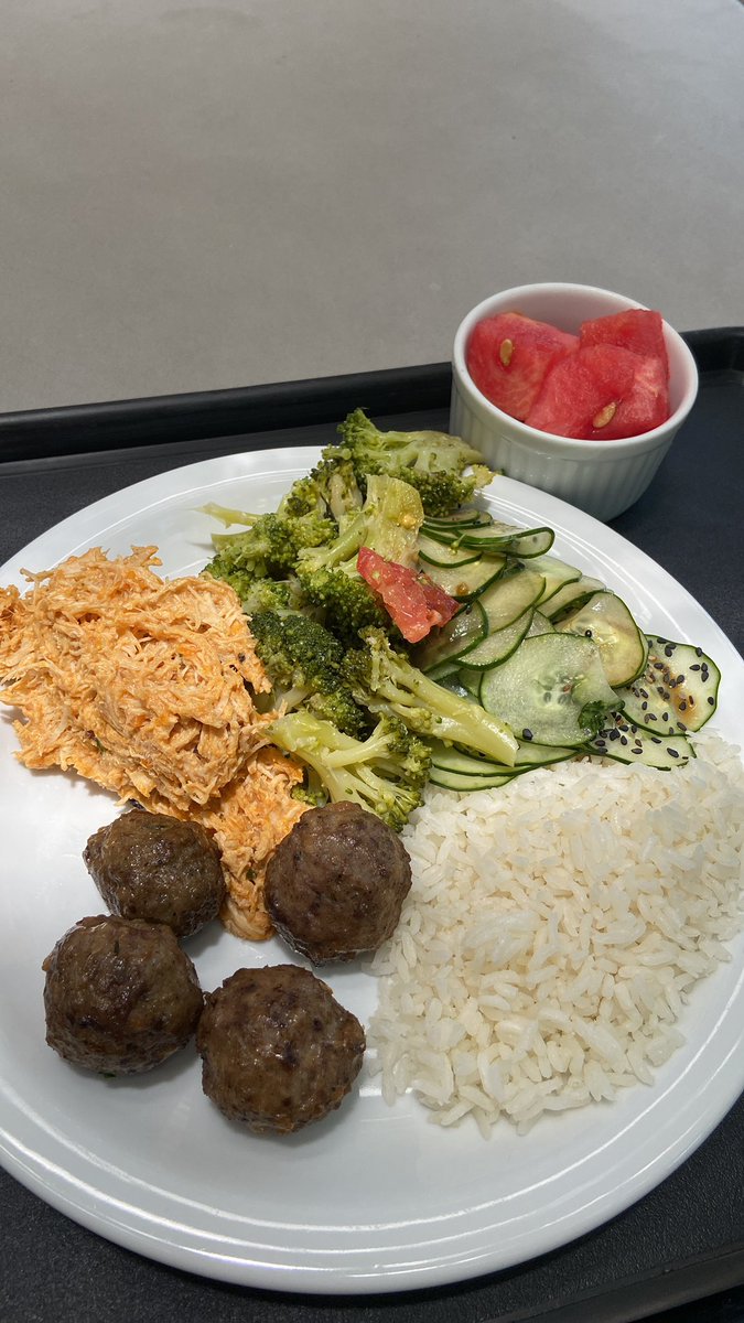 studyymoon's tweet image. simplesmente as comidas lindas que a minha faculdade da pra gente