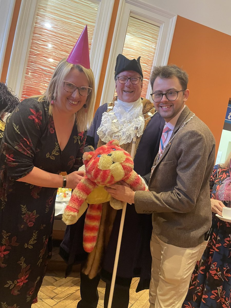 Happy Birthday @OfficialBagpuss who has turned 50! The @The_Beaney has a special children’s Bagpuss trail and writing competition running until the Easter holidays, so pop in and see why this pink chap is getting such a fuss made of him. @canterburycc