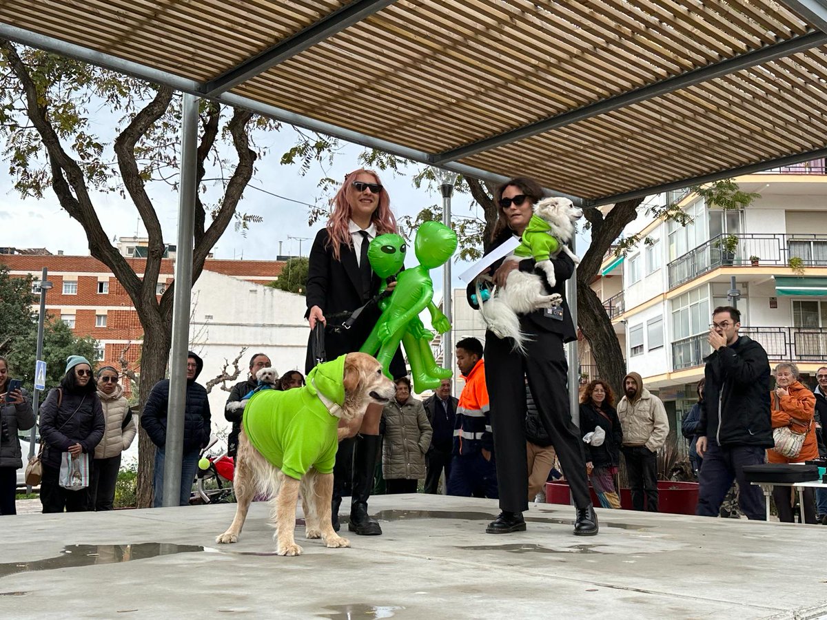 AjTorredembarra's tweet photo. 🐶 17 mascotes difressades han participat aquest matí al concurs del #Carnaval #Torredembarra 

Gràcies als participants i als col·laboradors que han aportat els premis 👉🏽4Potes, Ivet Clínica Veterinària, Gat i Gos, SOS Animal, Perruqueria Canina Angie i Style Can.

📷 Anna F. https://t.co/aOsGfPXrbD