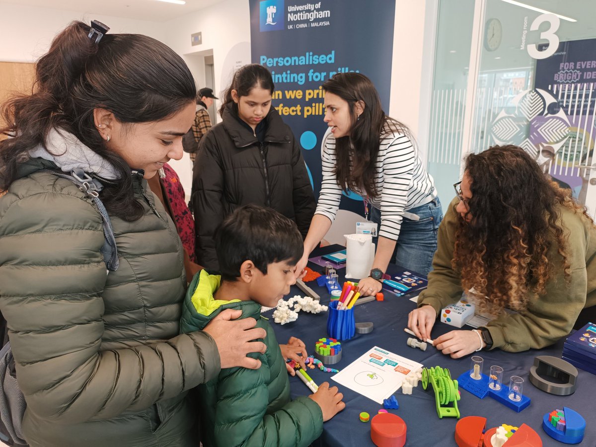 Exhibits by @UniofNottingham @nottsbrcancer and @UoNCfAM proving popular with today's @NottsFOSAC Science Fun Day attendees. Free, family event until 2pm today. #Nottingham #publicengagementwithresearch