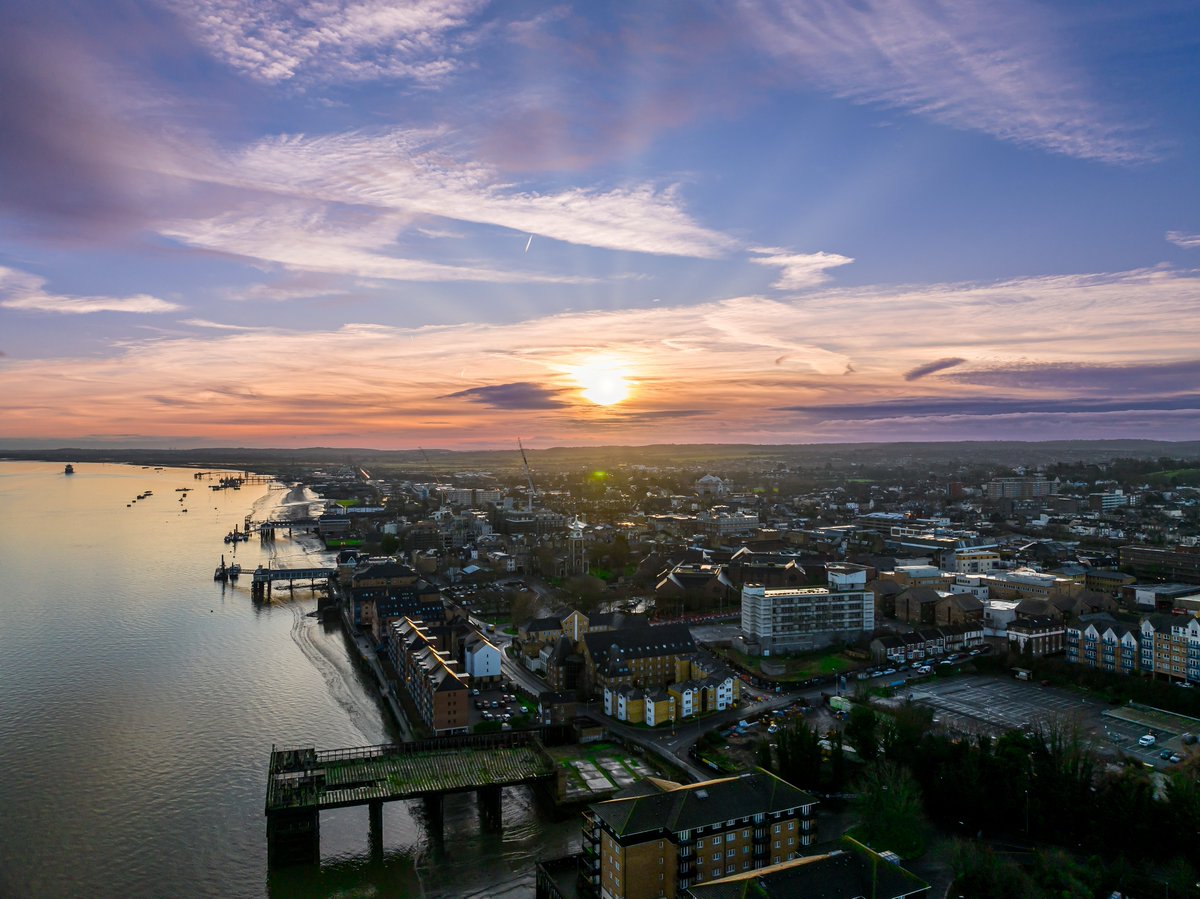 This morning’s sunrise, Gravesend @BBCWthrWatchers @itvweather @ThePhotoHour @GravesendTCM @visit_gravesend #Sunrise #Kent #UKWeather #Weather #LoveUKweather #StormHour #Gravesend