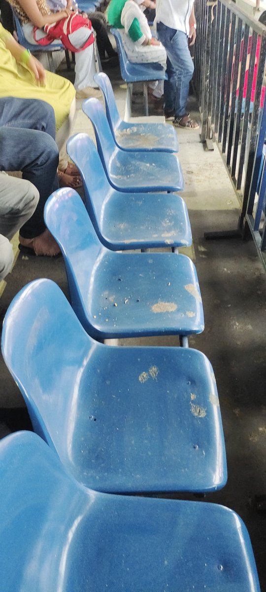 Seats not maintained properly @Music_Santhosh @MakingMomentsIN #neeyeoli