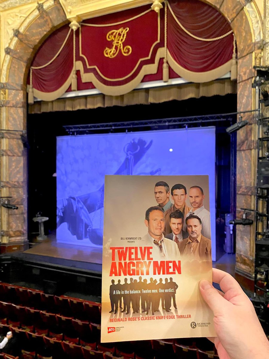 ahamilton306's tweet photo. Superb cast, excellent show (one of my all time favourite movies), and an all round brilliant eve at @RichmondTheatre for #12AngryMen
#RichmondTheatre #TwelveAngryMen #Theatre #JasonMerrells #TristanGemmill #BillKenwright https://t.co/rEapNk4zcE
