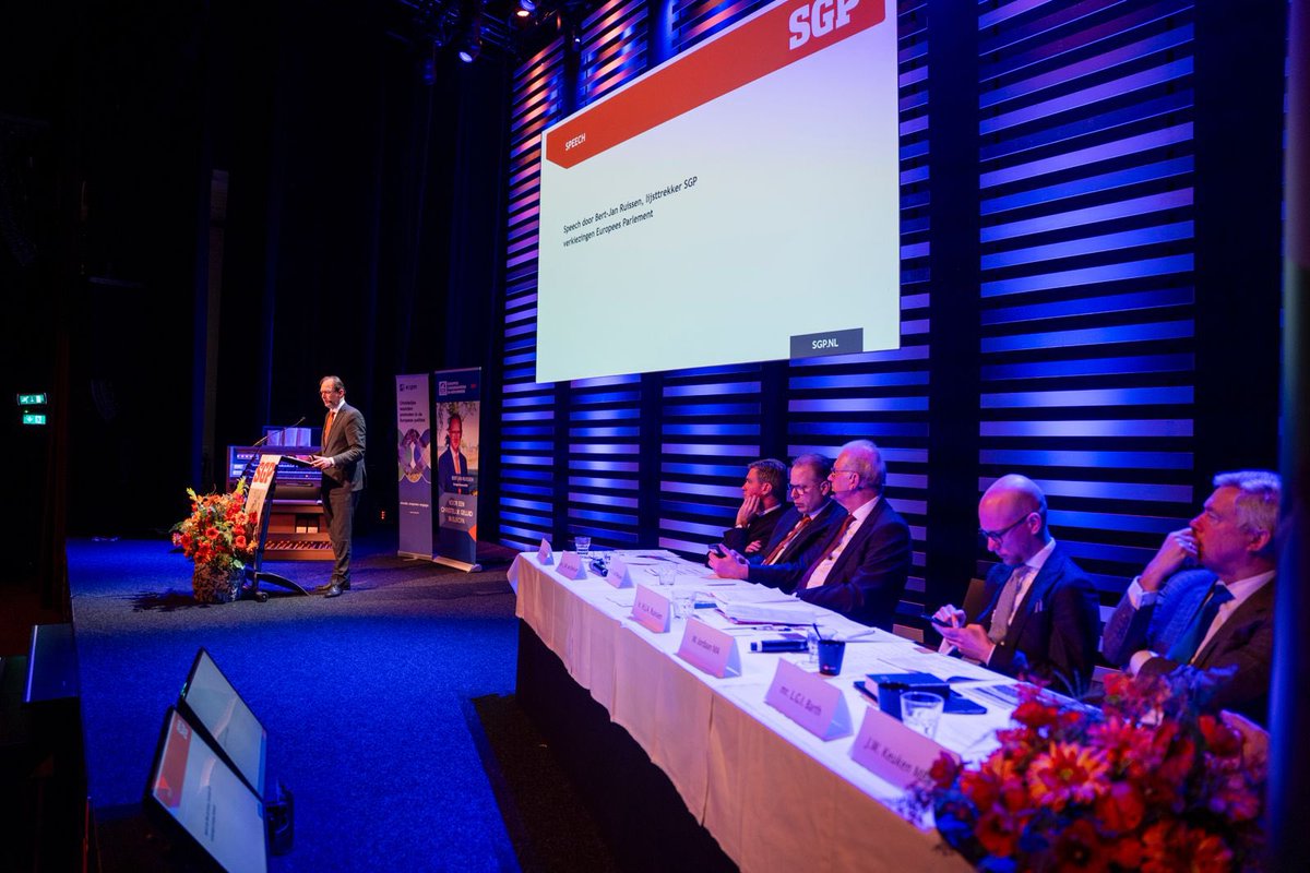 hjaruissen's tweet image. Dankbaar dat ons SGP-congres zaterdag het verkiezingsprogramma heeft vastgesteld, zelfs vrijwel unaniem.
Nu hard aan de slag voor Europese verkiezingen DV 6 juni, om nog 5 jaar invloed te mogen hebben in het Europees Parlement.

👉stem christelijk
👉 rem Europa
Kies SGP!