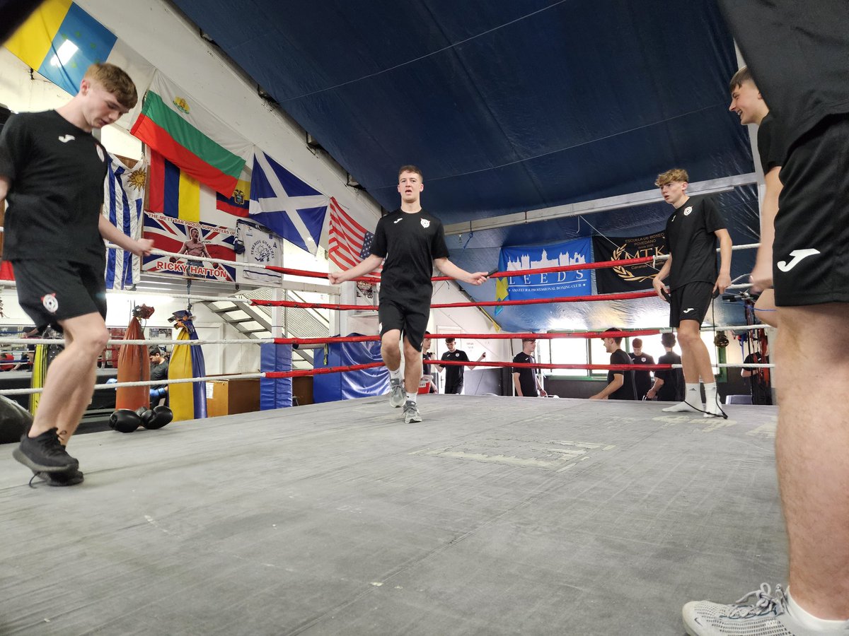 𝘽𝙊𝙓𝙄𝙉𝙂 𝘾𝙇𝙀𝙑𝙀𝙍 ||

Thank you to world-renowned trainer Manuel Povedano and his team at elite MTK Global gym in Playa de Las Americas for training the boys today.

They enjoyed working in a different environment and coaching culture and they gave their all 🥊💪