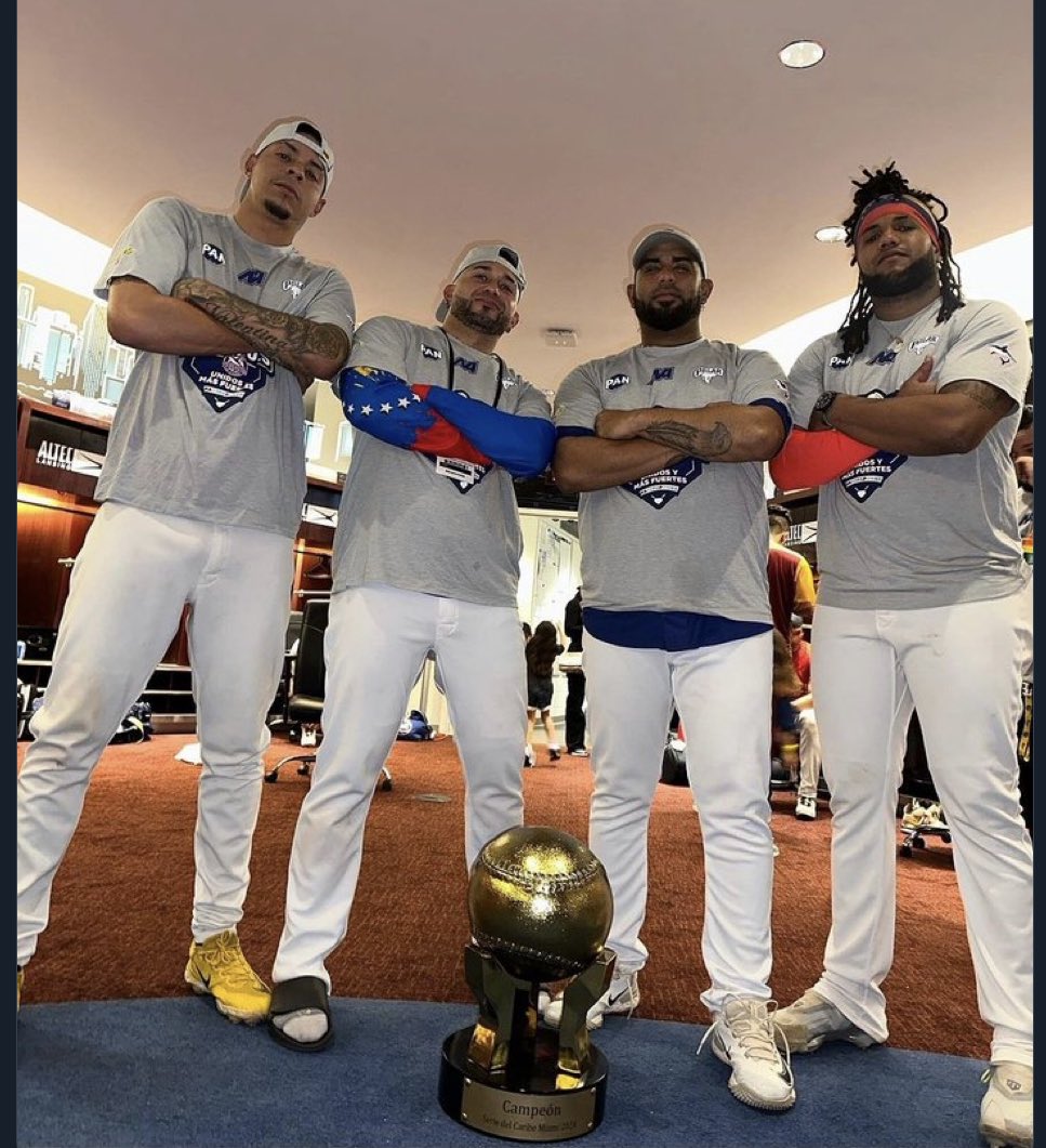 La Serie del Caribe tuvo muchas variable para explicar porque los Tiburones 🦈🇻🇪 ganaron, una de las: estos 4 señores. 
Cerraron la puerta🚪se llevaron la llave 
🔐 Cavanerio 🐯 
🔐 Silvino 🦅 
🔐 Vizcaya 🏴‍☠️ 
🔐 Arnaldo 🦈