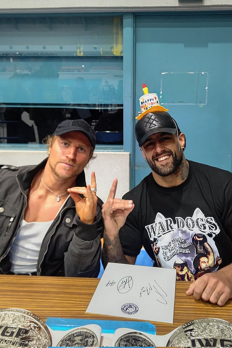 mayayanYS's tweet photo. 2.9.2024イーエスはなもも体育館
クラーク・コナーズ選手
ドリラ・モロニー選手
サイン会
ありがとうございました😍
写真見てくれてるお礼を伝えると、ARIGATOを何回も言ってくださいました🙏
ファンの方のHBD💐素敵でした✨
#njpw #njnbg #clarkconners
#drillamoloney #BCWARDOGS
#BULLETCLUB https://t.co/WL3tja7V3C