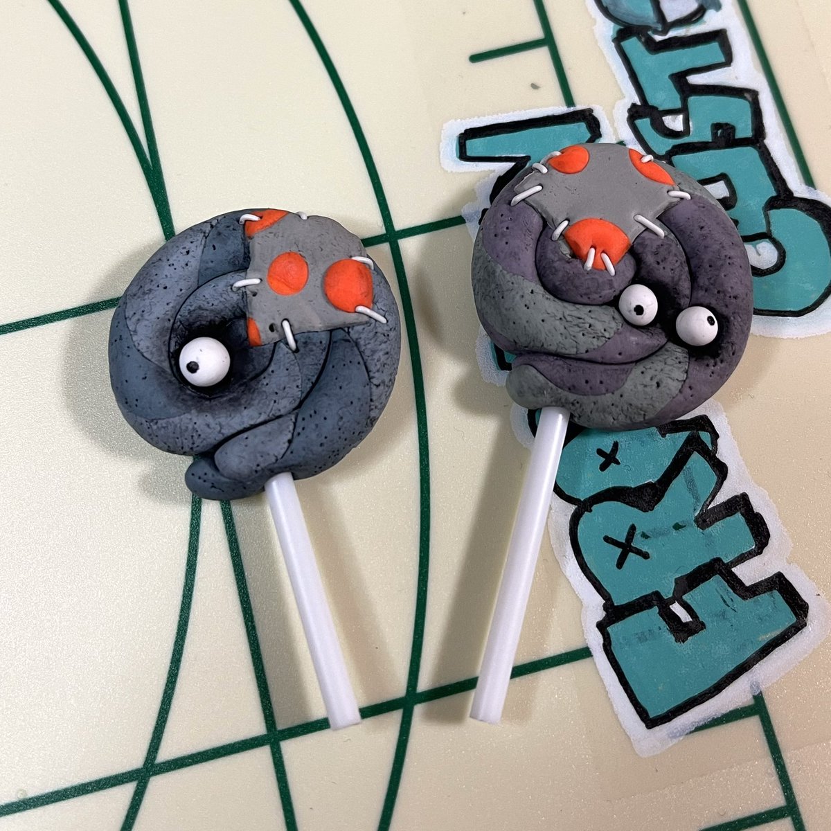 FrankenCustom's tweet image. 結構良い感じ🧟‍♂️
あとは目をもう少し何とかしよー👀
@pkt_tanikuuさん
@MARDYCOLOR さん
ありがとう🧟‍♂️

#多肉植物 #다육식물  #succulent  #plants  #echeveria  #リメ鉢  #franken_custom   #custom #BANSOCO #ばんそーこー