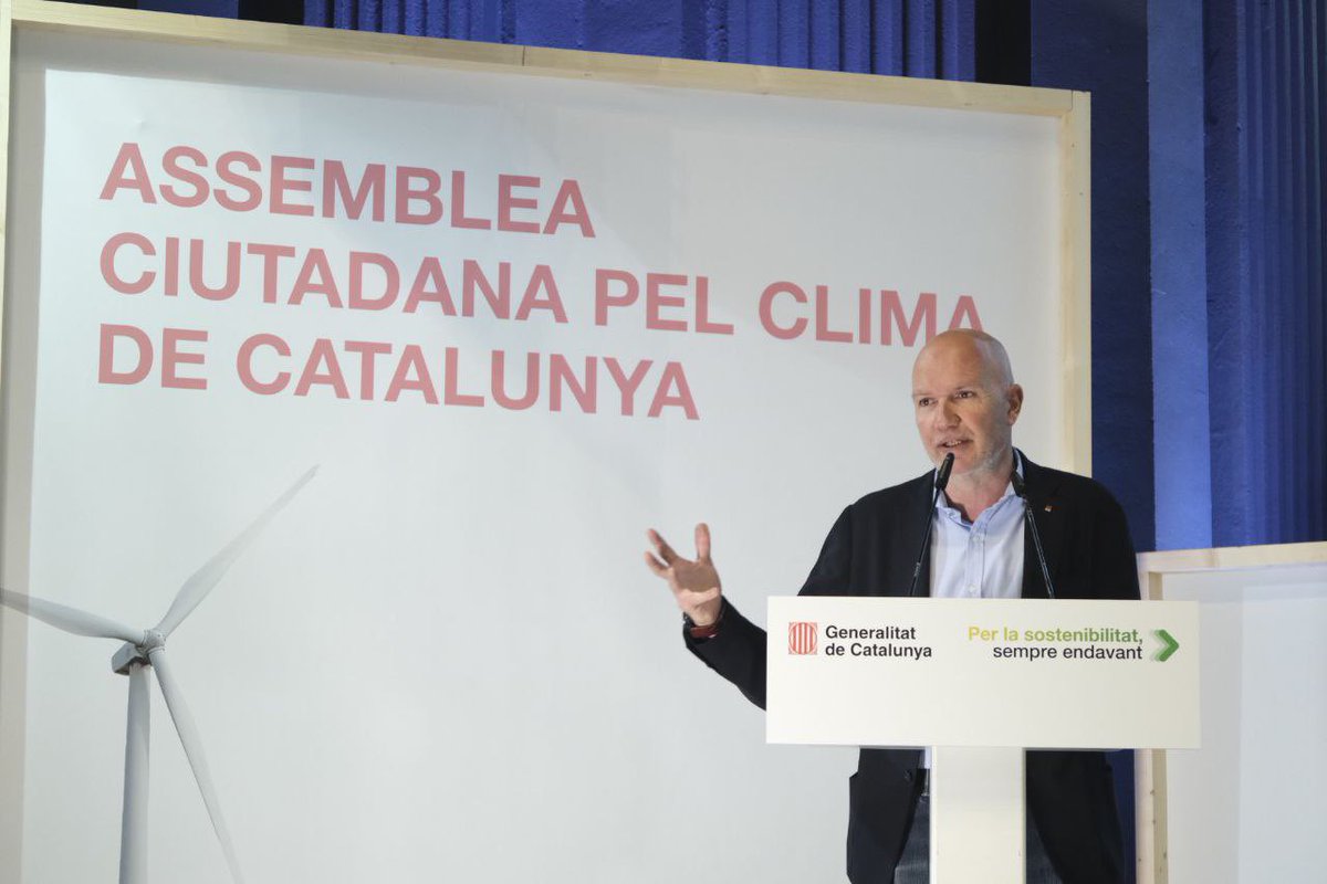 transicioeco's tweet photo. El #conseller @dmascort agraeix la feina dels assemblearis i reivindica el paper la #pagesia en la darrera sessió de l’#AssembleaClimaCAT, que s'ha celebrat aquest dissabte a #Girona.  
 
🗣️ "Com a consumidors tenim un gran poder de decisió i de compromís amb el nostre sector primari que hem de fer servir". 
 
👉 https://t.co/tmL8sMAhrK