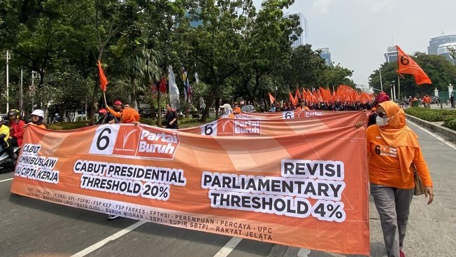 Setuju. Presidential Threshold harus dicabut. Dan parliamentary threshold direvisi menjadi 0%.