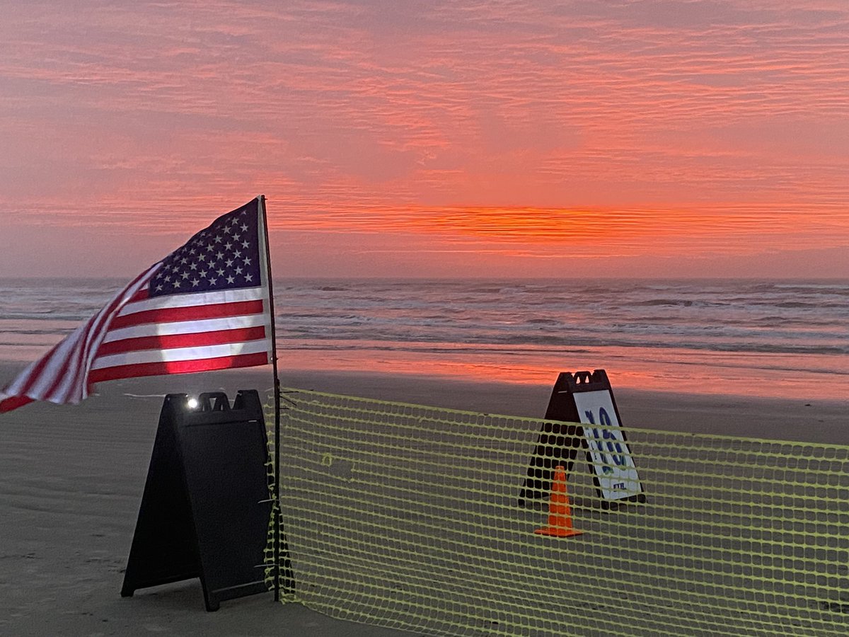 ispeakforyou's tweet photo. Get outside.  Such a gorgeous sunrise this morning as I get set to Announce the Surfside Beach Marathon, Half Marathon, 5k and Kids 1k.   Have an amazing weekend!  Be blessed!  #RunSurfside https://t.co/6ZPWTAjjPg
