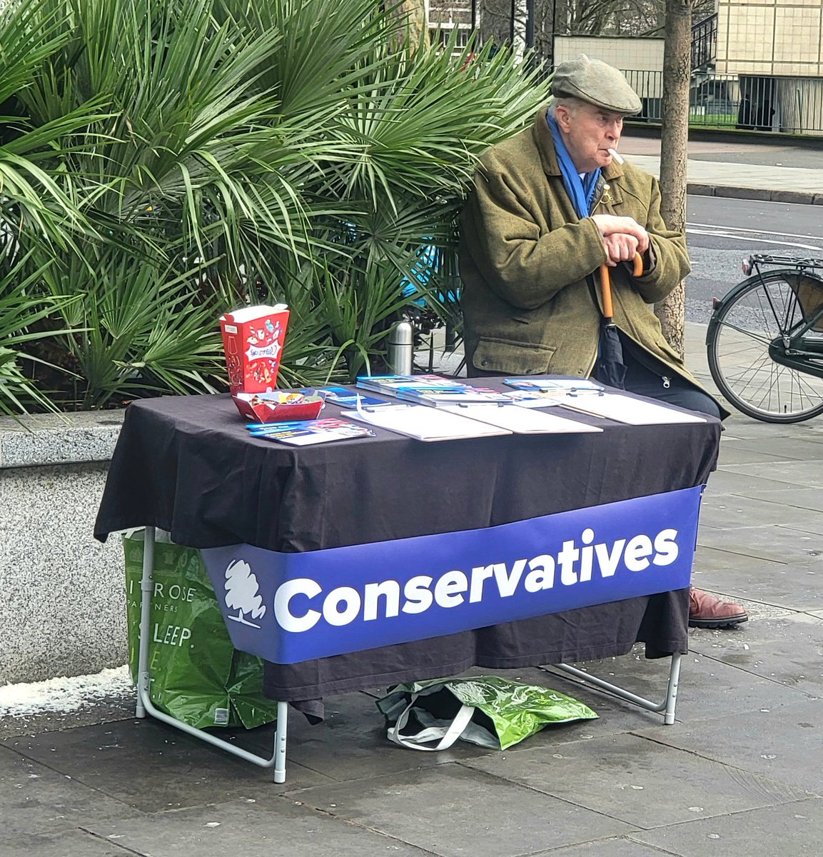 Busy busy times for the Tory stand outside my local Waitrose this morning. This is how you engage with a really vibrant zone 1 London community. They have this in the bag 😏😉😛