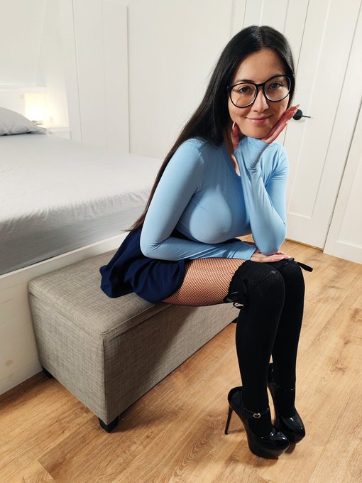 #kneehighs #fishnets #highheels https://t.co/dXdeoQno6T<a href="/tag/kneehighs"class="tags">#kneehighs</a><a href="/tag/fishnets"class="tags">#fishnets</a><a href="/tag/highheels"class="tags">#highheels</a>