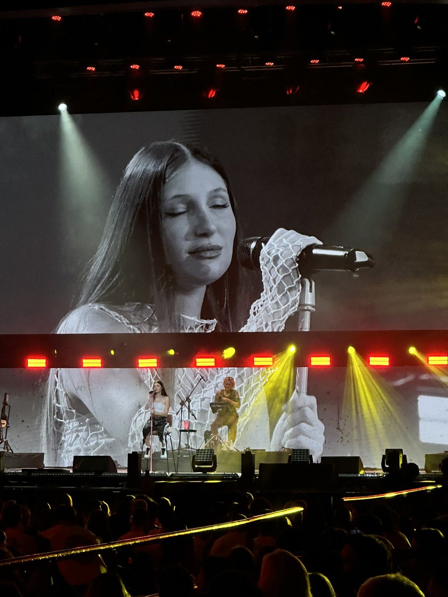 lo mucho que disfruté el show y ver a Yami después de tantos años 🥹♥️ muchísimas gracias por permitirme estar ahi @Yamisafdie y Orne y aguante tu musica y todo lo que haces por eso 🫶🏻