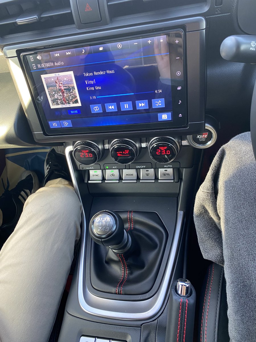 ri_lake's tweet photo. 本日GR86 RZ納車しました~！！
MTの普通車は4年前に免許を取った時車校で乗った以来で
久々すぎてビクビクですが
ヌーのメジャデ日をナンバーにしたので
イケる気がします！！！！！！！！！！！ https://t.co/b7n8GDHWXj