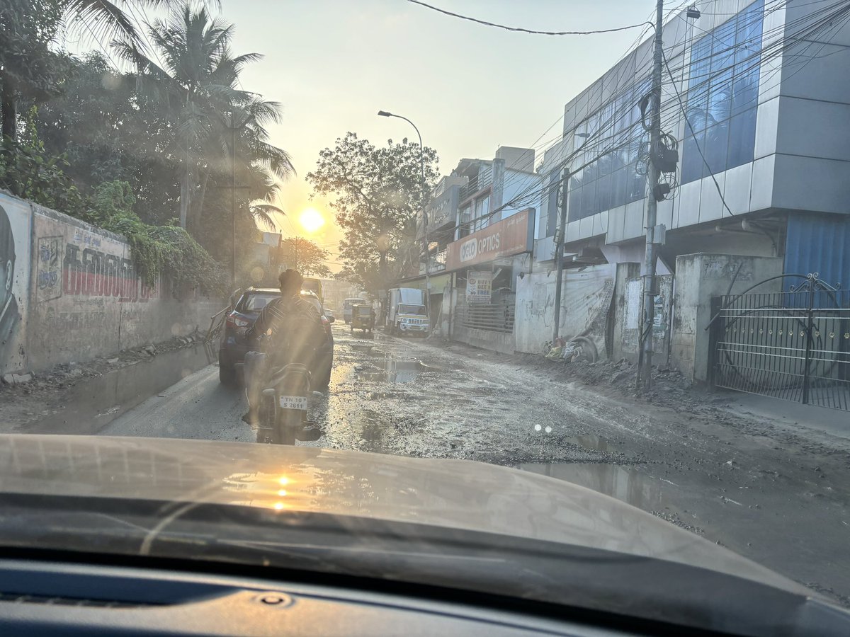 sdbalaji's tweet photo. @chennaicorp The manapakkam main road stretch is again damaged which causes traffic jam and inconvenience to commuters during peak hours. Could you please repair this road asap?
#Manapakkam #badroads 
@CMOTamilnadu @RAKRI1  @polimernews https://t.co/JU2chuzVwO