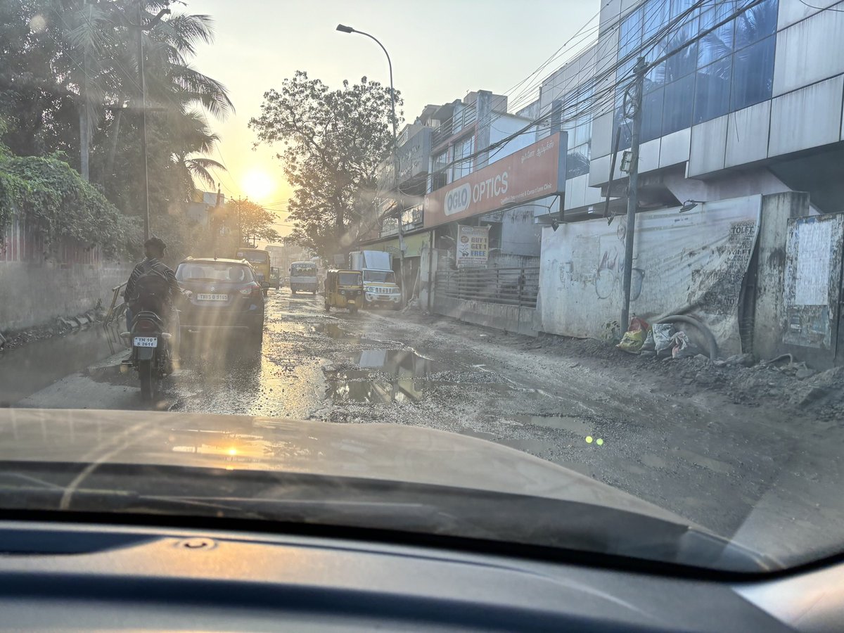 sdbalaji's tweet photo. @chennaicorp The manapakkam main road stretch is again damaged which causes traffic jam and inconvenience to commuters during peak hours. Could you please repair this road asap?
#Manapakkam #badroads 
@CMOTamilnadu @RAKRI1  @polimernews https://t.co/JU2chuzVwO