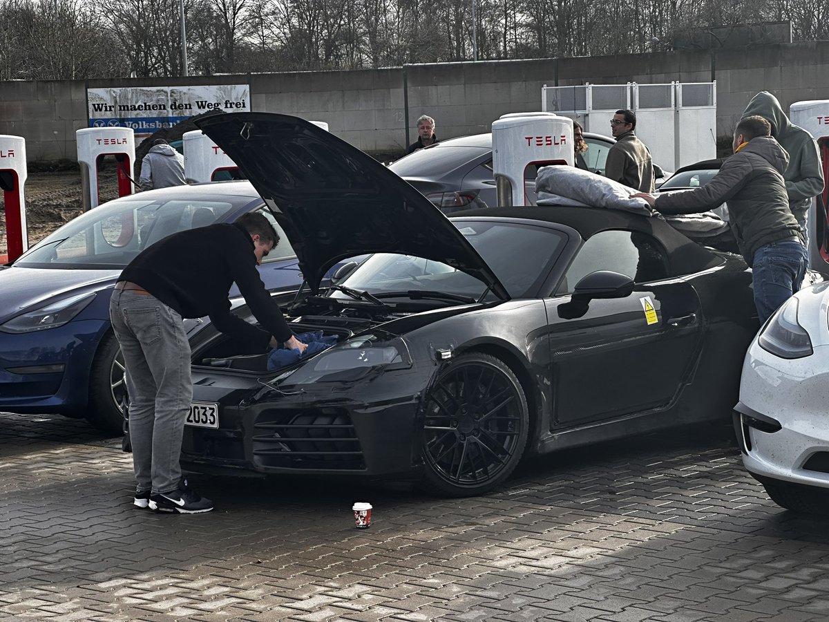 bartbost's tweet photo. A pack of 5 Porsche 718/Boxter prototypes charging at Tesla supercharger Holdorf Germany. https://t.co/gzsZh1wkiq