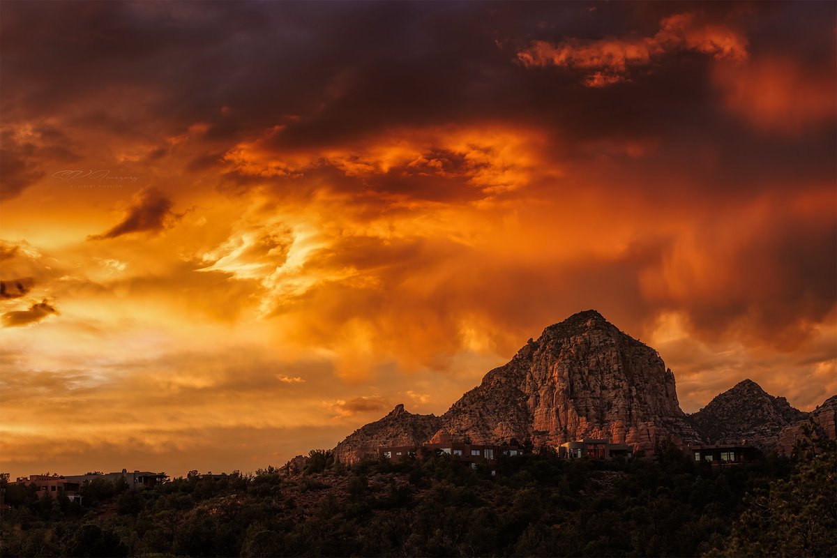 What’s up my friends! How about a #SaturdaySunset OR #Sunrise thread? Let’s see your beautiful #sunsets or #sunrises!
One of the most #dramatic and #vibrant sunsets I’ve seen in a LONG time! From when Ninja and I were in #Sedona last October.

Like/Comment & #Repost your favs!