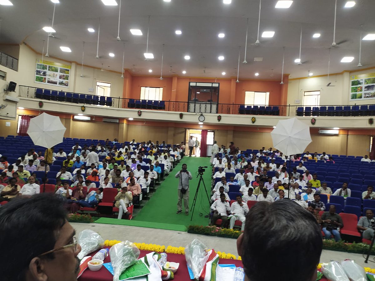 FisheriesGoI's tweet photo. Matsya Sampada Jagrukta Abhiyan was organised by Department of Fisheries Govt. of India at Raichur #Karnataka. More than 350 farmers, 15 stalls and 100 students attended the program with 5 districts of North Karnataka. #MSJA #PMMSY https://t.co/JsN1Wk11ge