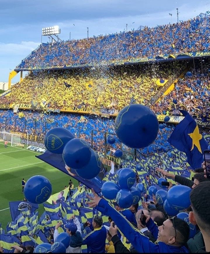 la12tuittera's tweet photo. ¡HOY VOLVEMOS AL TEMPLO! 💙💛💙 https://t.co/pnXwOndCeS