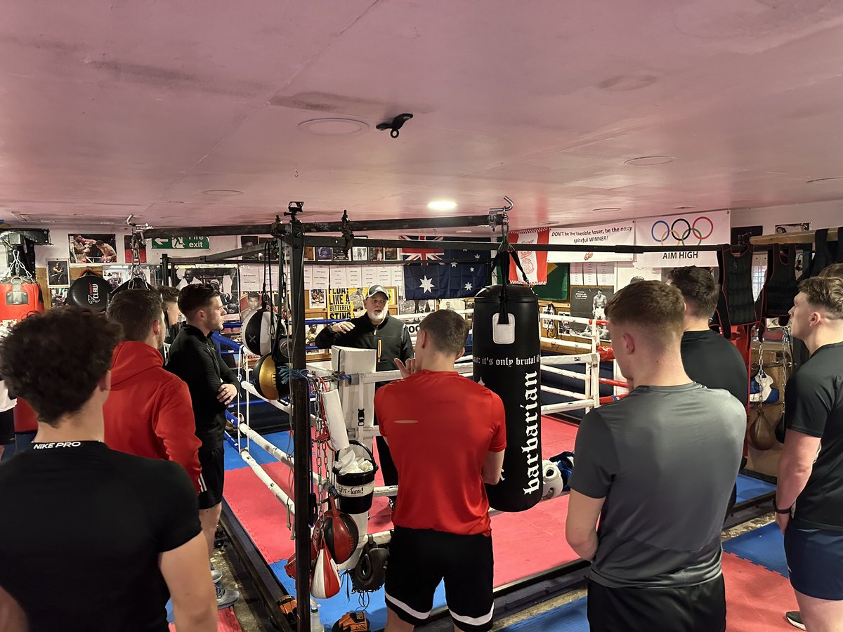 Some of our U18s joined in with the first team squad at SJ Boxing gym today.