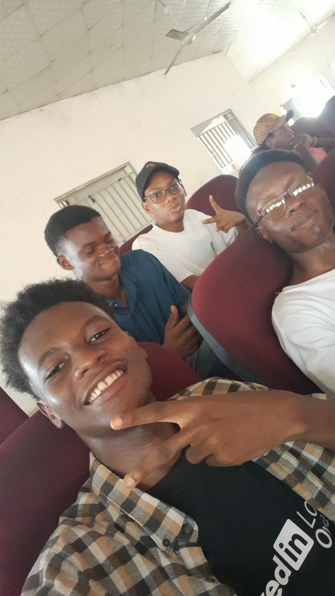 unnamedcodes's tweet image. Live at @linkedinlocalo with the boys. 🧑🏾‍💻

#linkedinlocal  #linkedinlocalowerri #linkedintocareersuccess