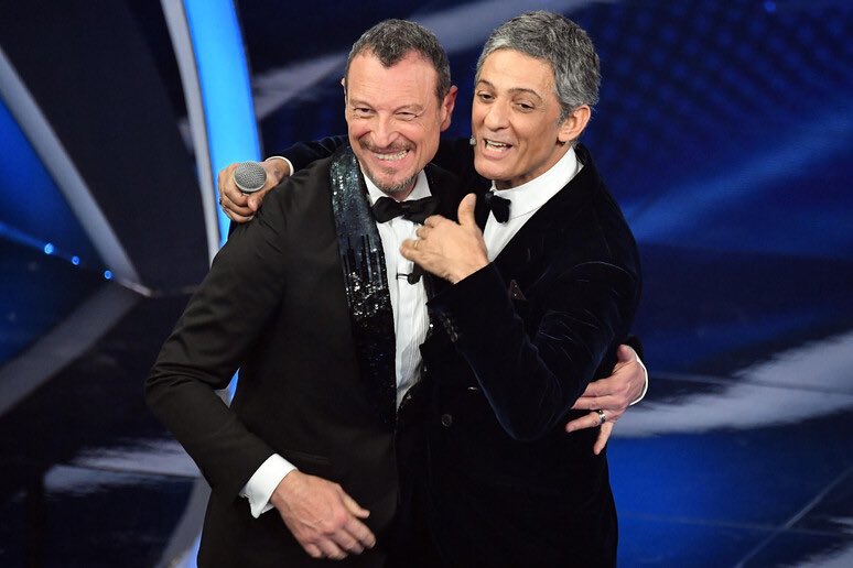 crocinoo's tweet photo. A prescindere da chi vince, stasera perdiamo gli Amarello💔

#Sanremo24 #Sanremo2024 https://t.co/SM6A4S8DDC