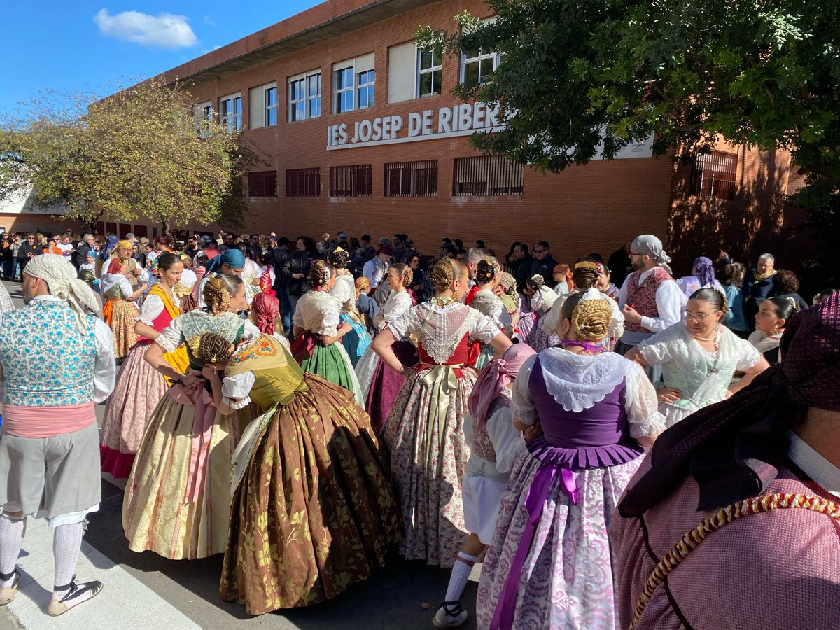 Xativa's tweet image. 💃🏻🔥 Aquest matí ha tingut lloc la tradicional #dansà organitzada per la Falla Murta, i en la qual han participat les #fallesXàtiva.