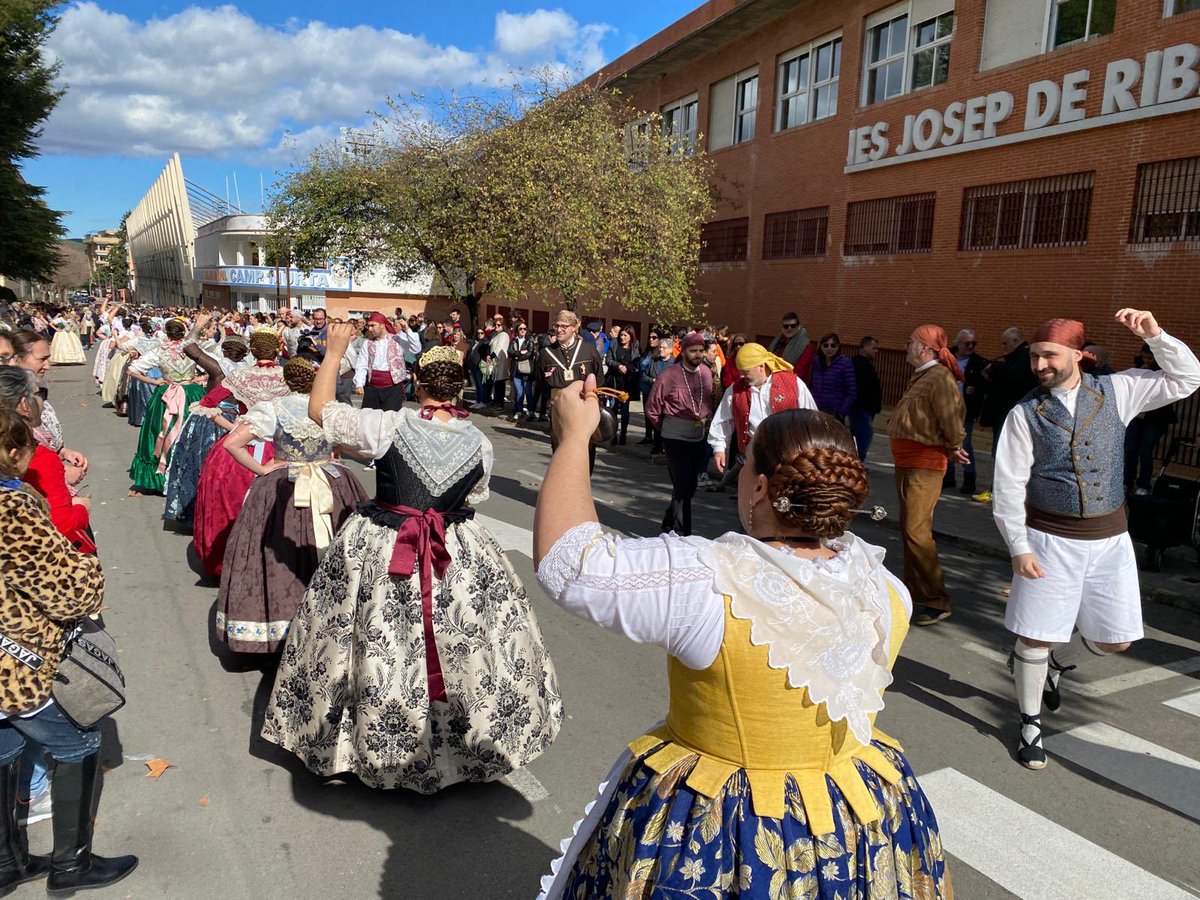 Xativa's tweet image. 💃🏻🔥 Aquest matí ha tingut lloc la tradicional #dansà organitzada per la Falla Murta, i en la qual han participat les #fallesXàtiva.
