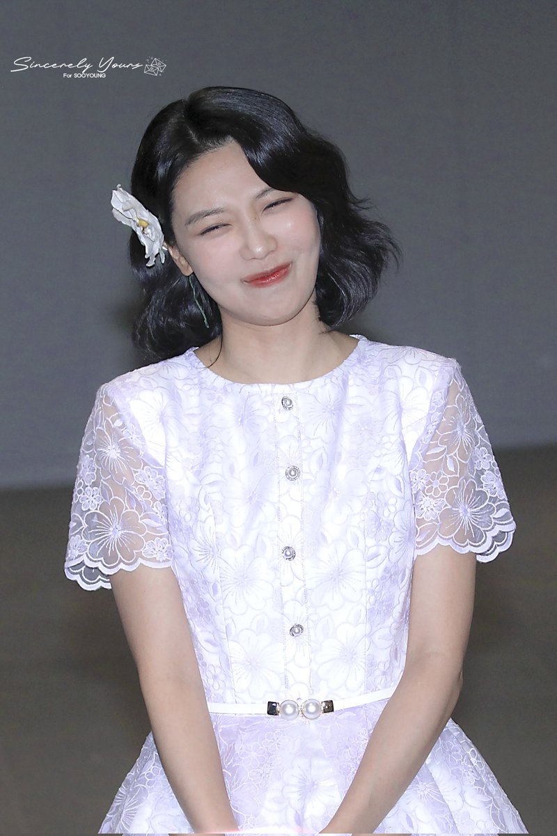 SincerelySY210's tweet photo. 240206 수영 연극 와이프 퇴근길🩷#오늘은_수영이_벌스데이지 
#HappyBirthdayMyMuseSooyoung
#수영 #최수영 #SOOYOUNG #choisooyoung #sooyoungchoi
#연극와이프 #데이지 https://t.co/KnELwL4HoW