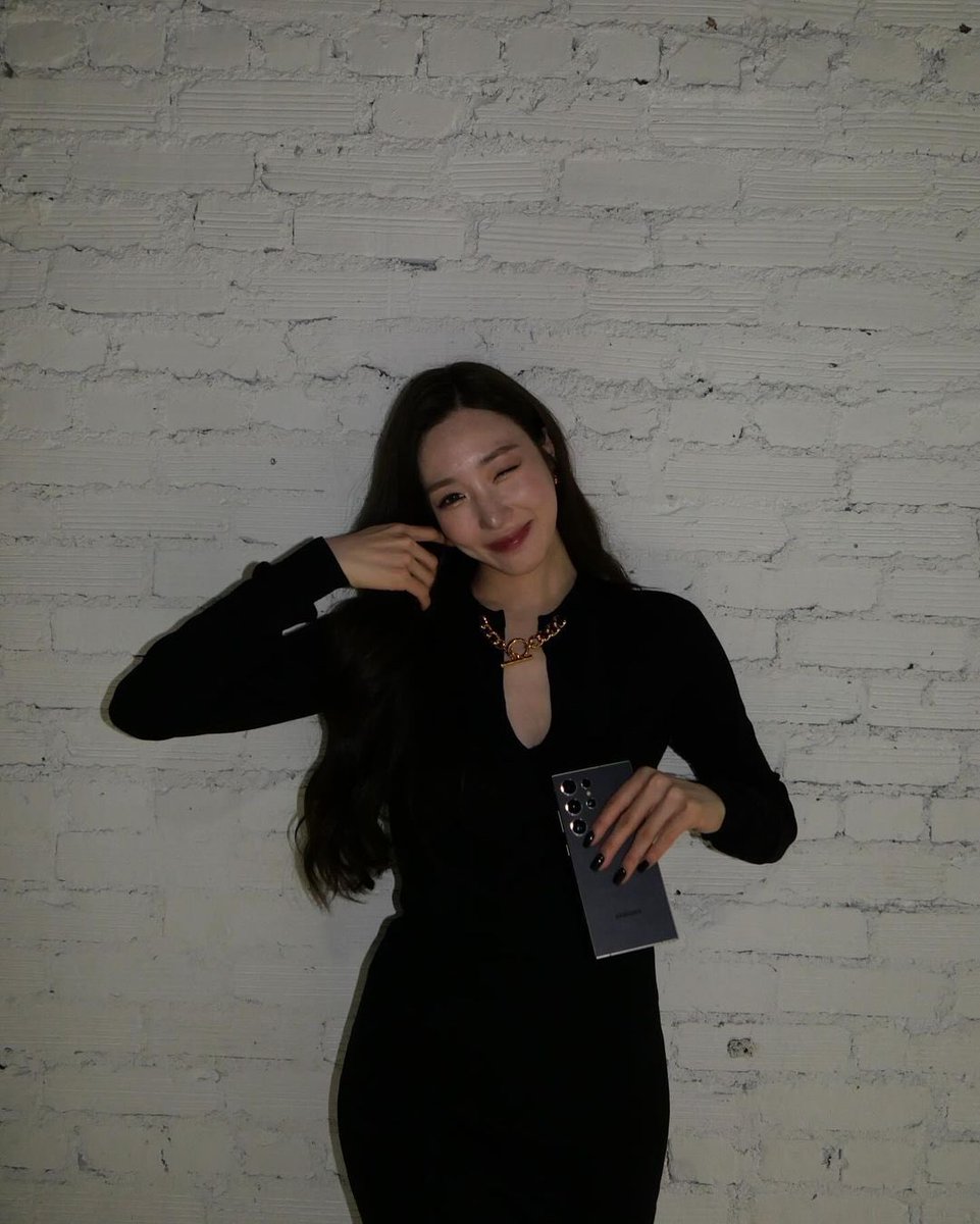 YOUNGFOLDER's tweet photo. girlfriend material 🥳 https://t.co/zcpri4V39W